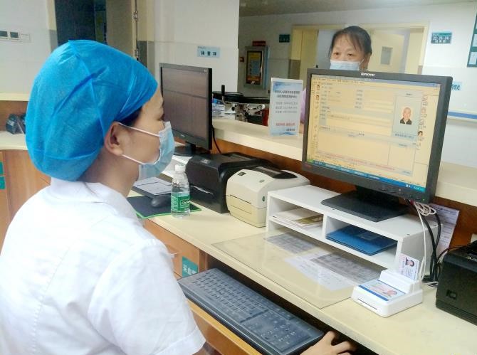 “互聯網+醫?！?人民醫院引進身份證社?？ㄗx卡器